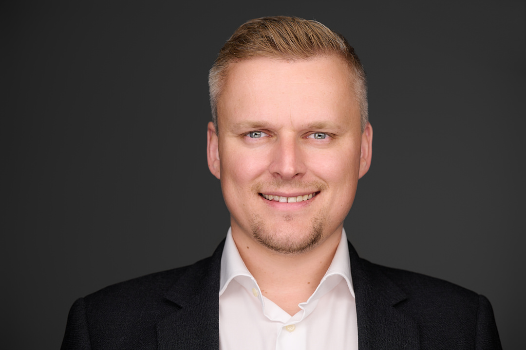 20250620-Chris&Julia-Headshots-©oliverwagner-0001-instagram